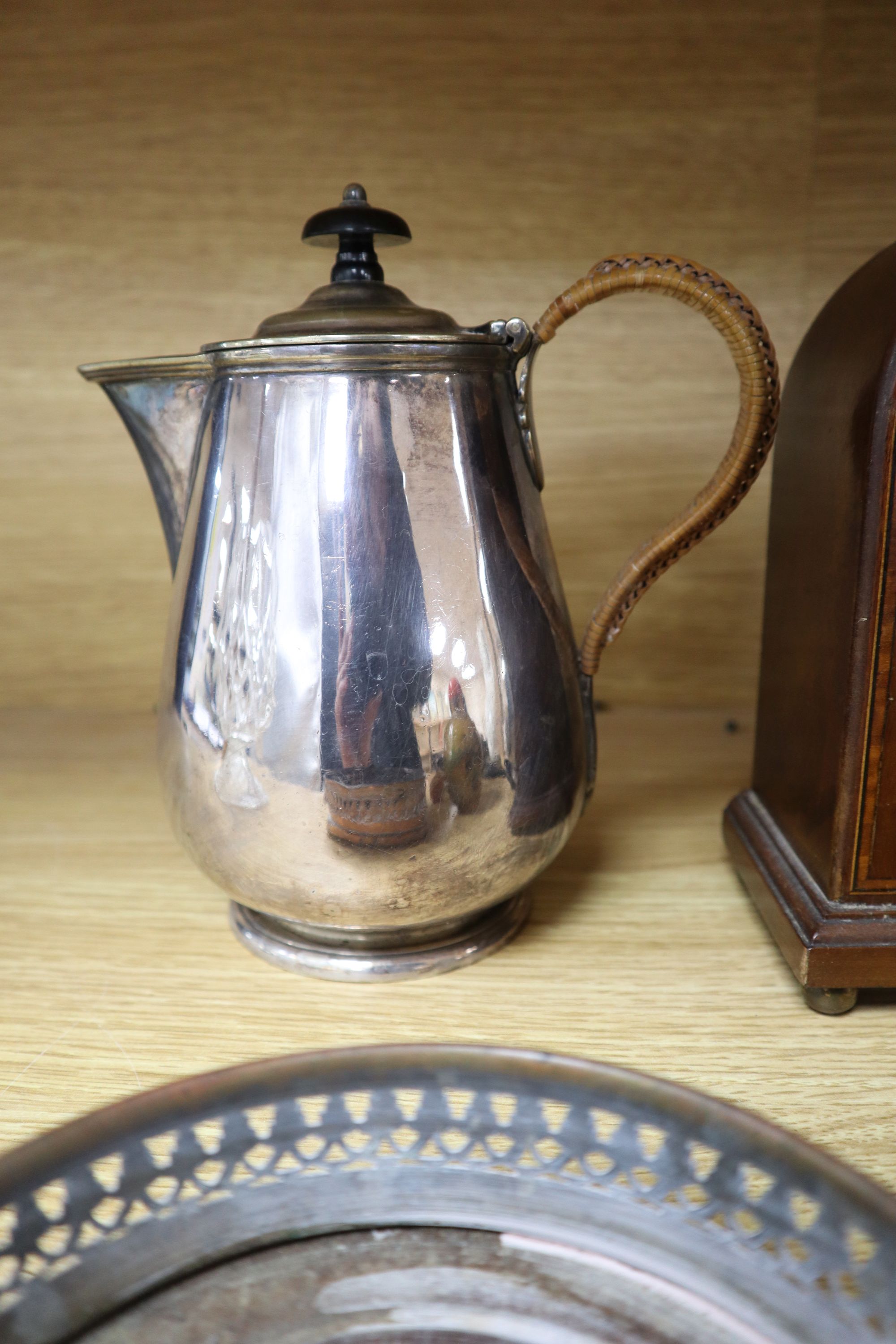 A quantity of mixed collectables including plated wares, minor silver, snuff bottles etc.